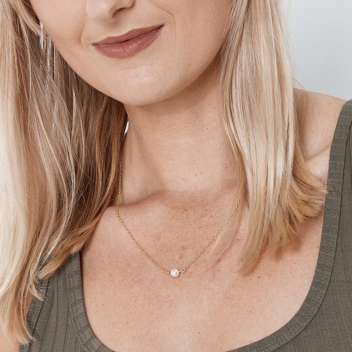 Christmas Gift Necklaces for Employee Appreciation, Staff, Assistants, Personnel: Holiday Gift of Recognition and Thanks, Pearl - Dear Ava